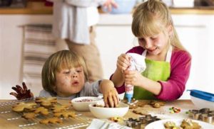 children baking